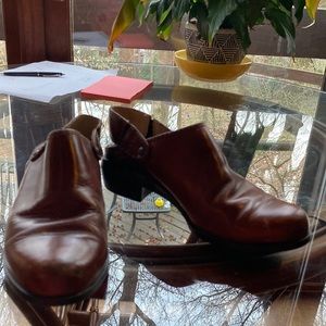 Women’s Ariat clog-like shoes.  Leather.  Size 7.5b.